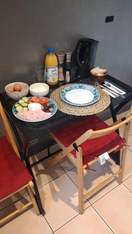 Double Room Lgbt Лондон Экстерьер фото