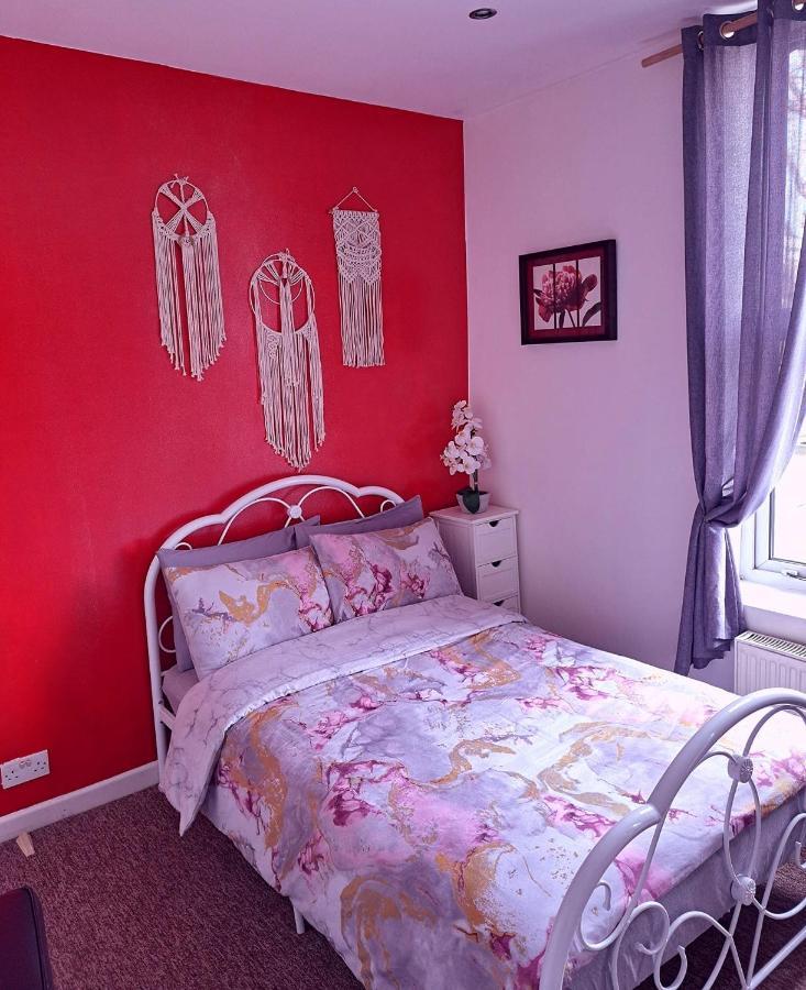 Double Room Lgbt Лондон Экстерьер фото