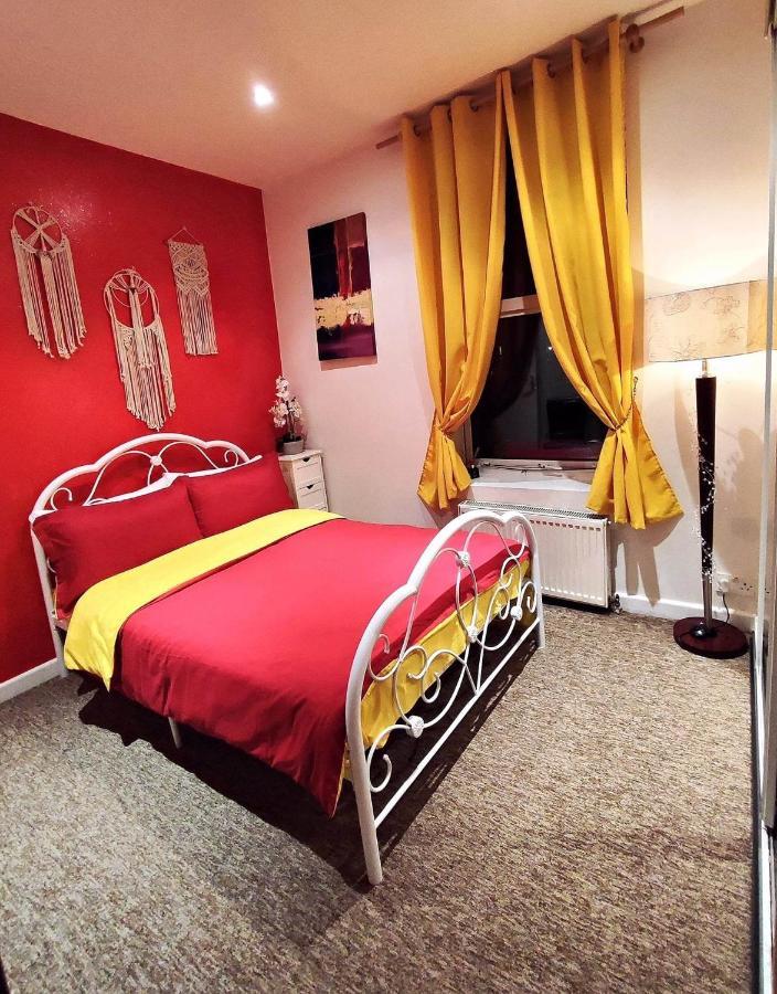 Double Room Lgbt Лондон Экстерьер фото
