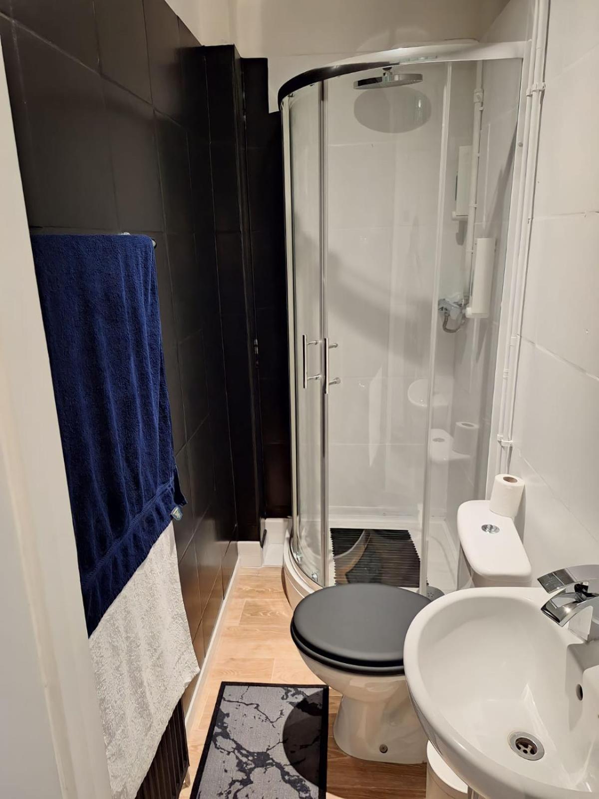 Double Room Lgbt Лондон Экстерьер фото